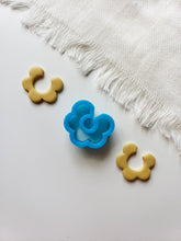Load image into Gallery viewer, Scallop Flower Arch Hoop | Polymer Clay Cutter