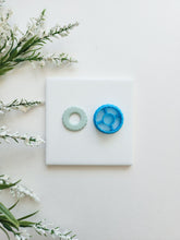 Load image into Gallery viewer, Wreath | Christmas Clay Cutter