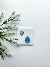 Load image into Gallery viewer, Leaf'n | Floral Polymer Clay Cutter