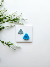 Load image into Gallery viewer, Daisy Bud | Spring Polymer Clay Cutter