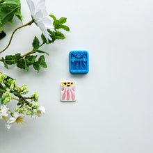 Load image into Gallery viewer, Organic Groovy Flower | Floral Polymer Clay Cutter