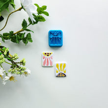 Load image into Gallery viewer, Organic Groovy Flower | Floral Polymer Clay Cutter