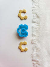 Load image into Gallery viewer, Scallop Flower Arch Hoop | Polymer Clay Cutter
