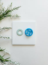 Load image into Gallery viewer, Wreath | Christmas Clay Cutter
