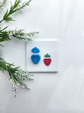Load image into Gallery viewer, Strawb &amp; Leaf Set | Fruit Polymer Clay Cutter
