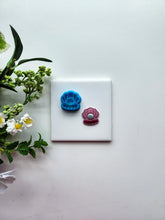Load image into Gallery viewer, Clam &amp; Pearl | Beach Polymer Clay Cutter
