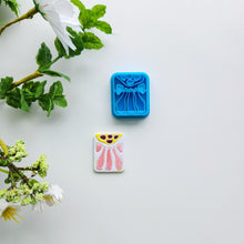 Load image into Gallery viewer, Organic Groovy Flower | Floral Polymer Clay Cutter
